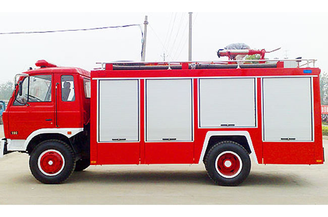 東風145單排水罐消防車