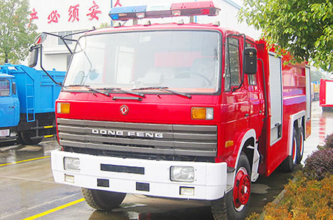 東風后雙橋水罐消防車頭部圖片
