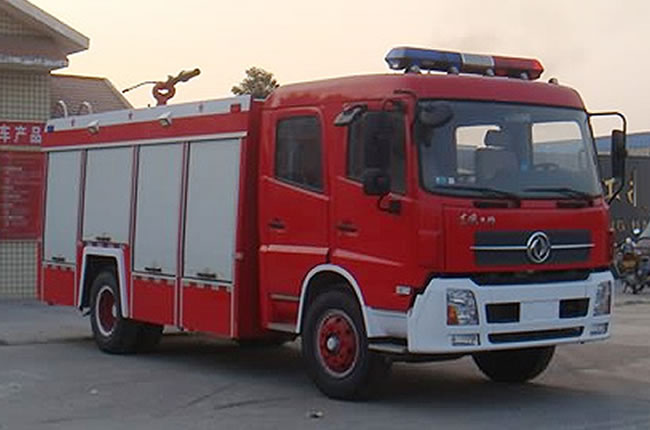 東風天錦水罐消防車