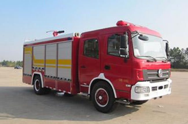 東風153單橋5-6方泡沫消防車
