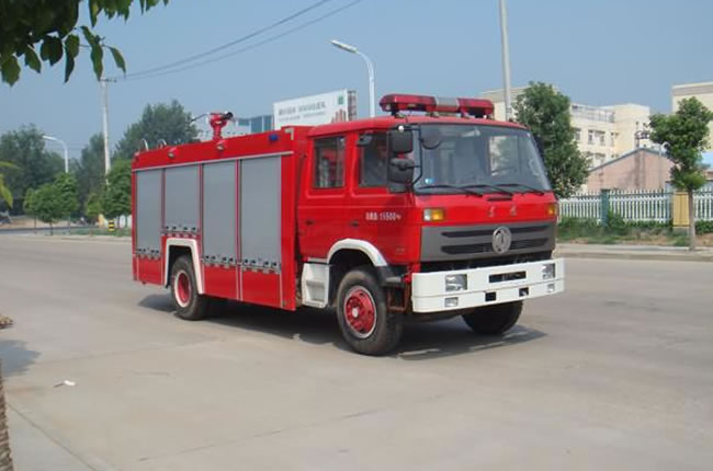 東風6-8泡沫消防車